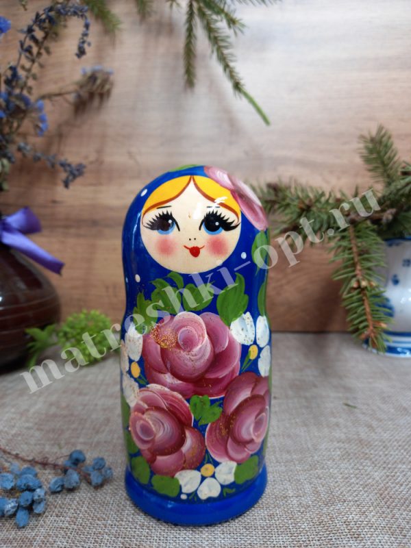 Русская матрешка сувенир для туристов