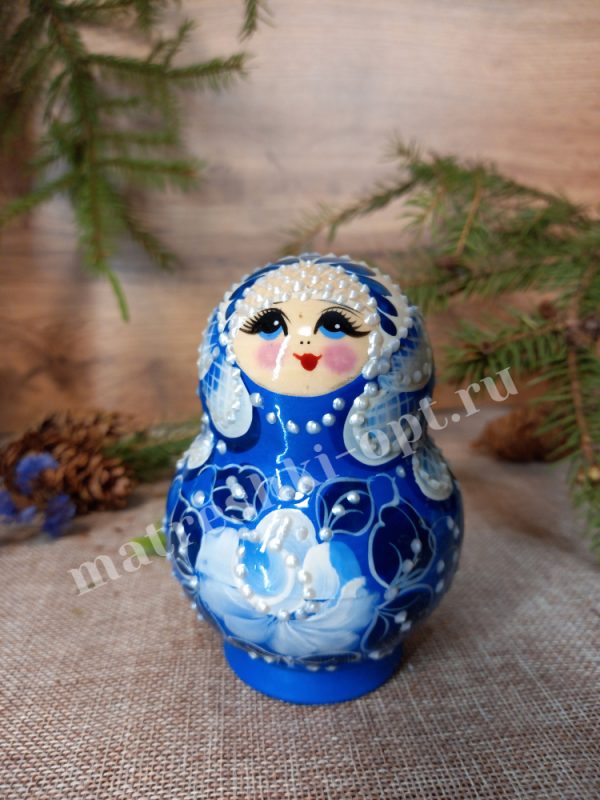 Коллекционная матрешка с цветами